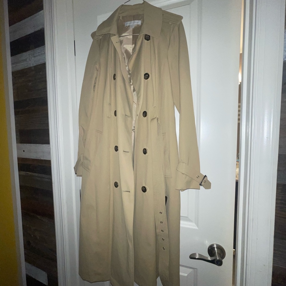 New NY & CO Trenchoat with turtoise shell accents NWT